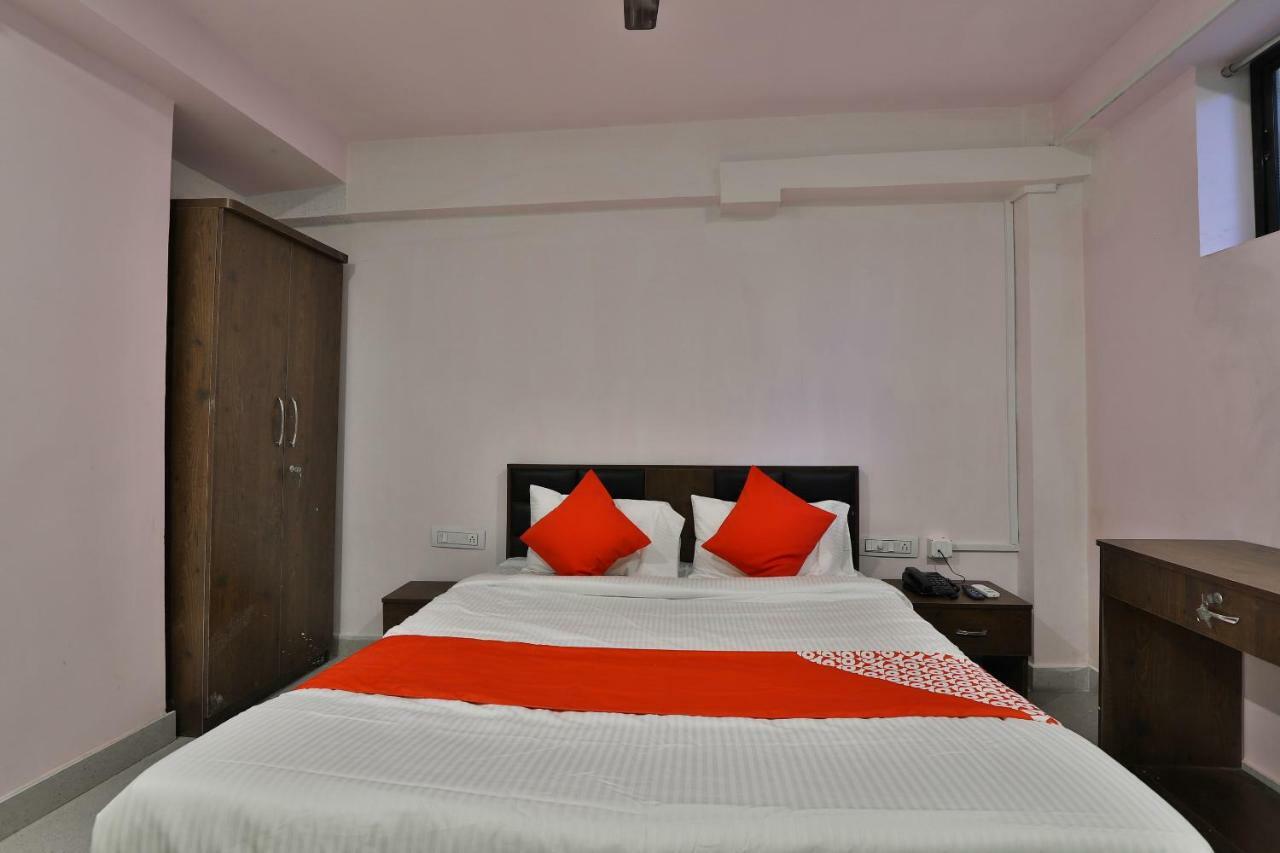 Naroda Oyo 37398 Hotel Jalsa Palace מראה חיצוני תמונה